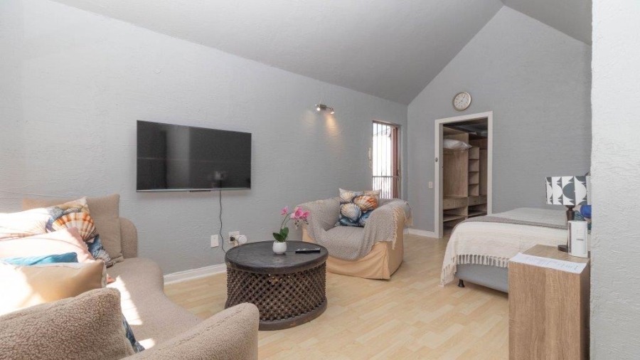 7 Bedroom Property for Sale in Westcliff Western Cape